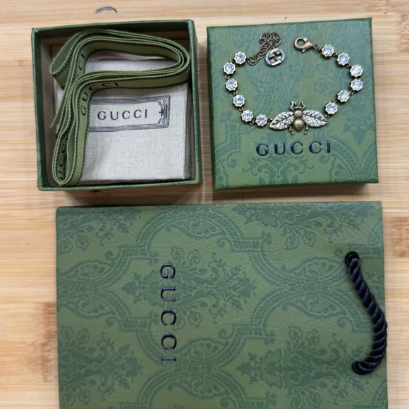 Gucci Gold Bee Motif Bracelet - Picture 3 of 3